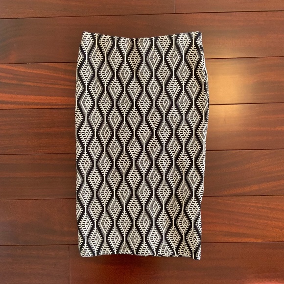 Zara Black White Geometric Print Pencil Skirt - Picture 2 of 4